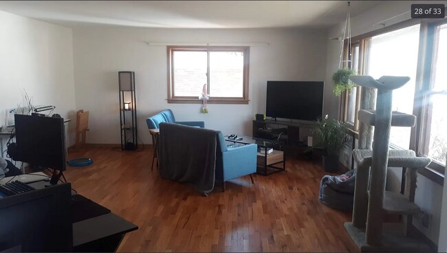 Building Photo - Beautiful Spacious 3bedroom/2bathroom House