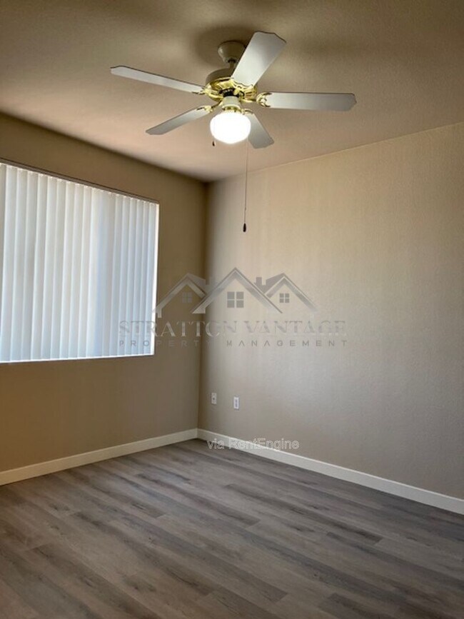 Building Photo - 5401 E Van Buren St