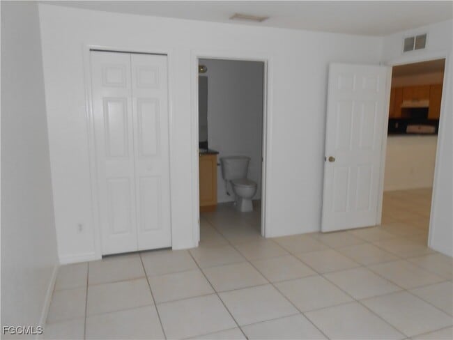 Building Photo - 4944 Golfview Blvd