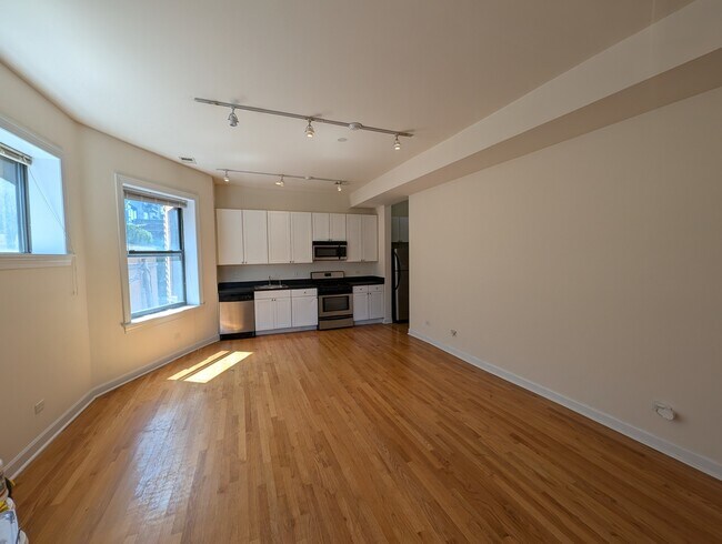 Building Photo - 4715 N Sheridan Rd
