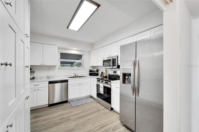 Building Photo - 1216 Hacienda Dr