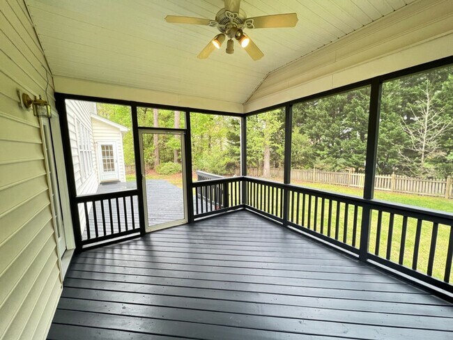 Building Photo - Spacious South Durham House