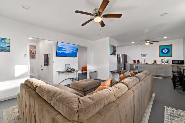 Building Photo - 5923 Moonmist Dr