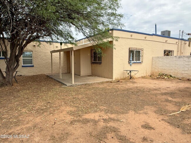Building Photo - 3215 E Willard St