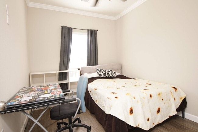 Building Photo - Great Location in Fort Walton Beach Near Bases and Hospital.