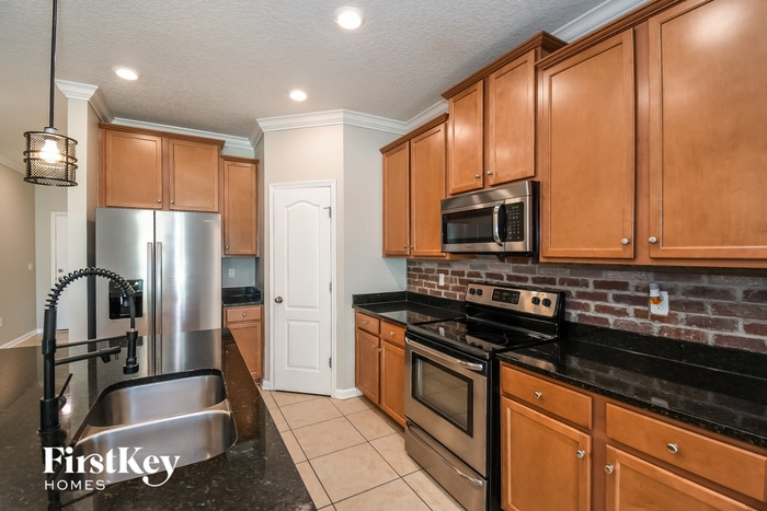 Building Photo - 10143 Dogwood Creek Dr