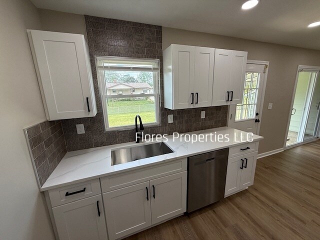 Building Photo - 1300 Evaline Dr