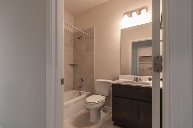 Building Photo - 1660 Coral Sunrise Trl