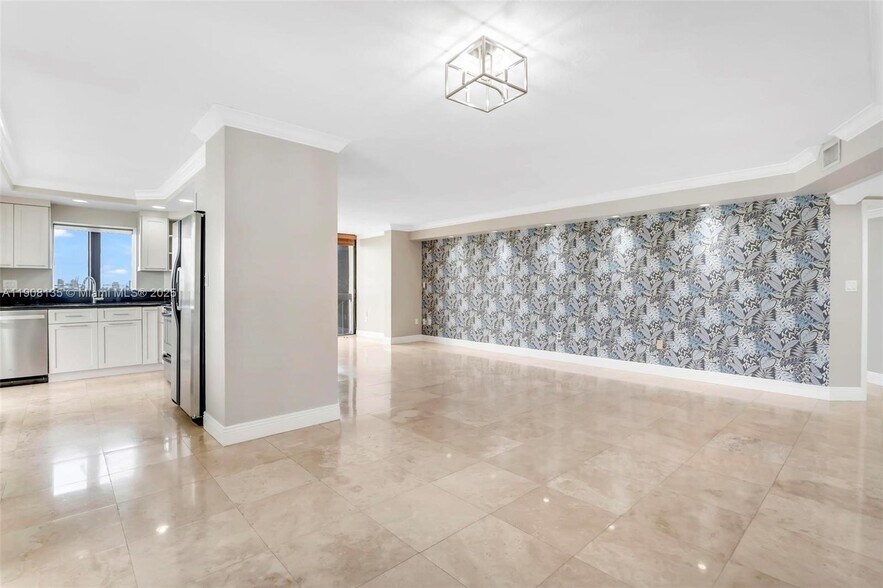 Building Photo - 2333 Brickell Ave