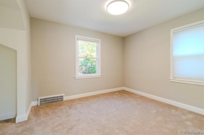 Building Photo - 1517 W Saratoga St