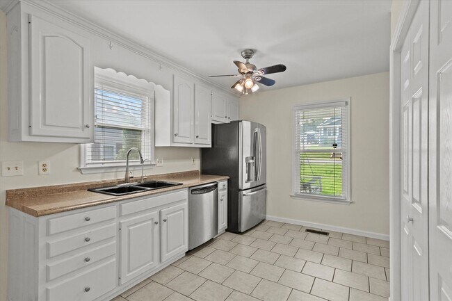 Building Photo - 1123 Humes Ave NE