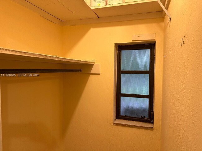 Building Photo - 340 Mendoza Ave