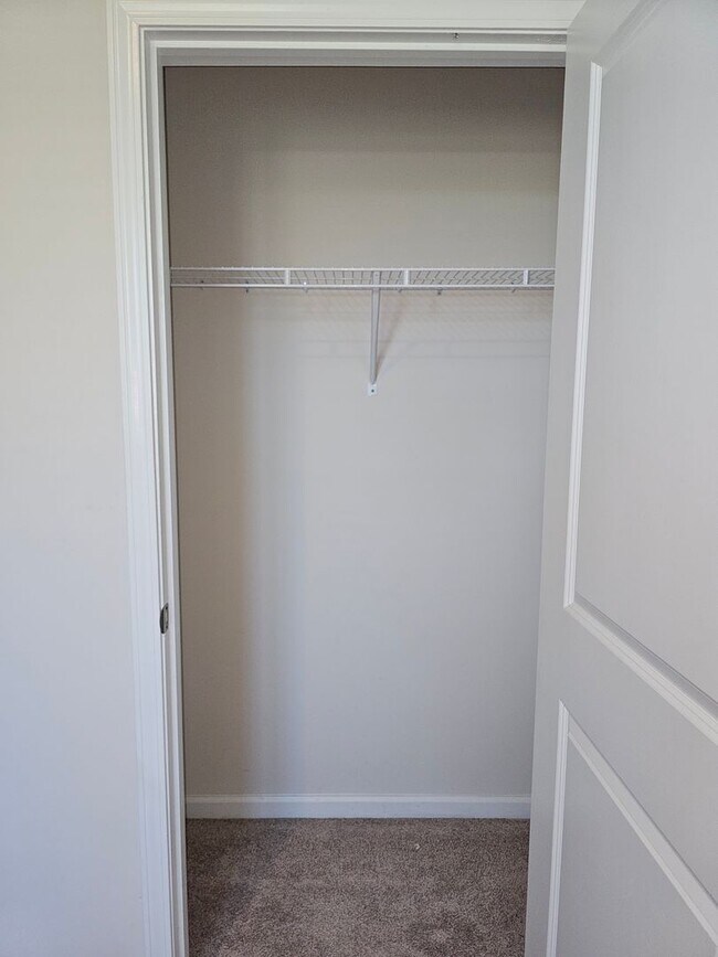 Building Photo - Bell's Lake-Longs