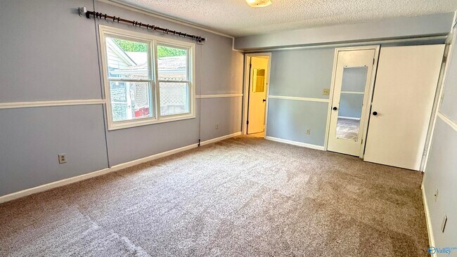 Building Photo - 1217 Catskill Cir SE