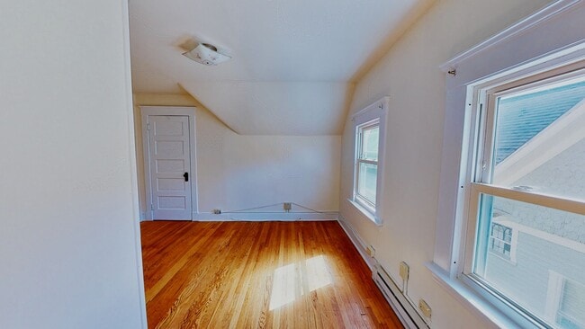 Building Photo - [In-Unit Laundry; Garden] Townhouse-Style Living, with Historical Details & Parking!