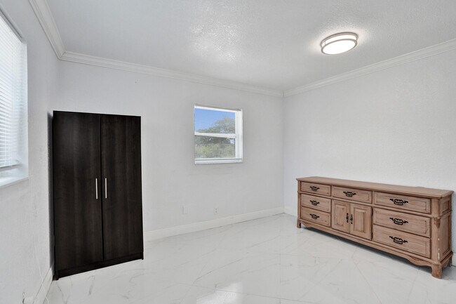 Building Photo - 855 NW 80th Terrace