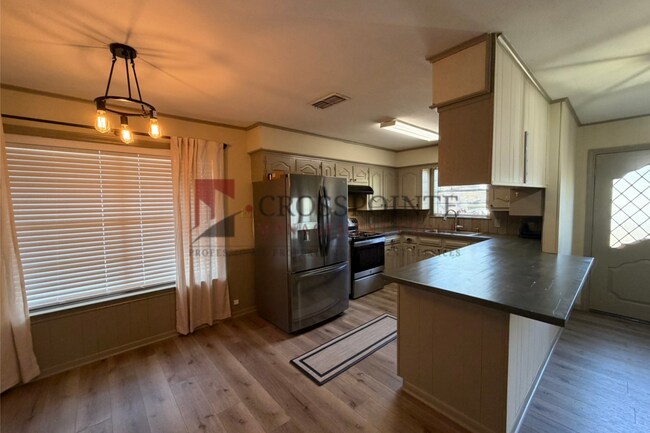 Building Photo - Almost Ready! 2 Bedroom 1 Bath ON Lake Palestine!