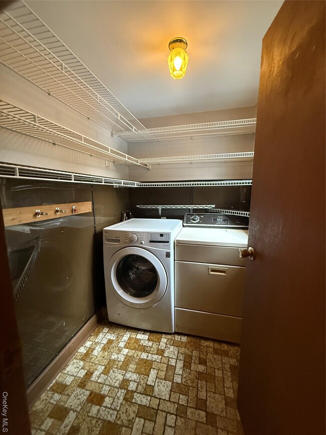 Building Photo - 1926 Midlane Rd