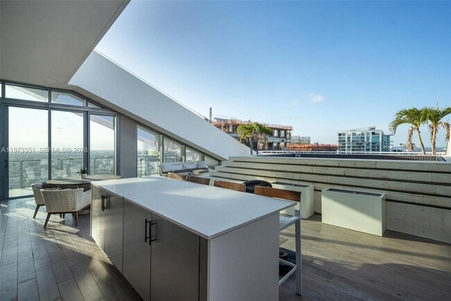 Building Photo - 88 SW 7th St