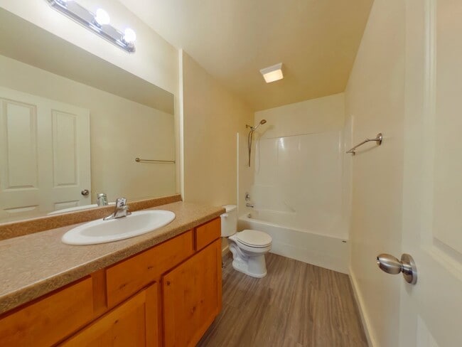 Building Photo - Centrally Located Second Floor 2b w/ Private Deck! Close to MSU & Downtown