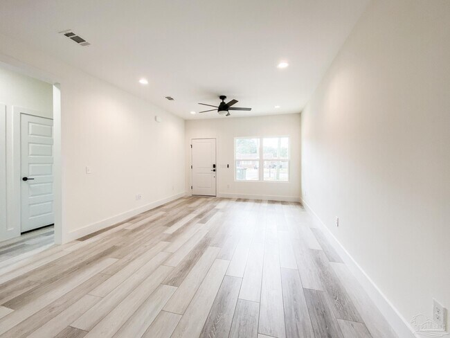 Building Photo - 440 Hancock Ln