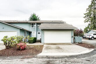 Building Photo - Available NOW!!  >> Fully Remodeled 3BR/2....