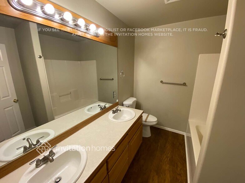 Building Photo - 35235 6th Ave SW