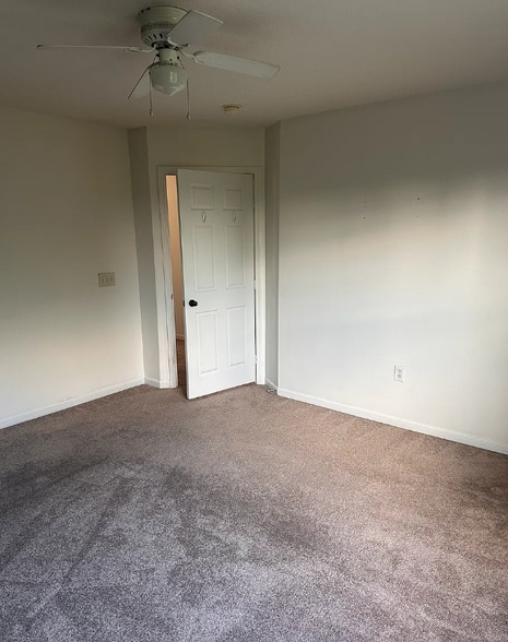 Building Photo - 8257 Deering Oaks Dr