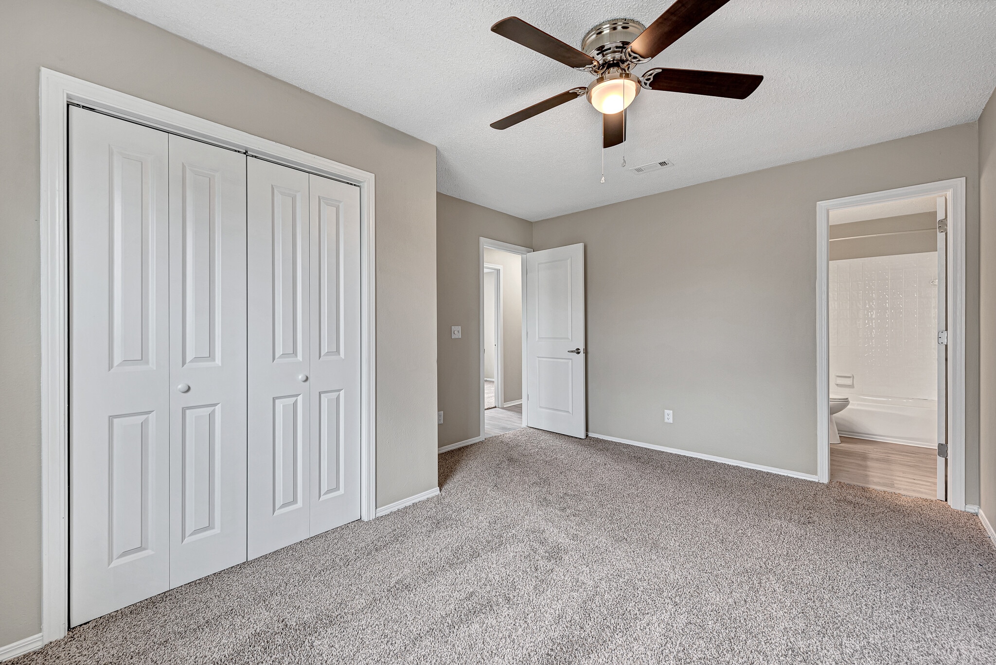 Building Photo - 4660 W Dover St