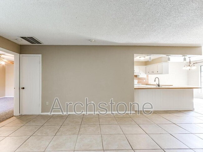 Building Photo - 6605 Lyrewood Ln