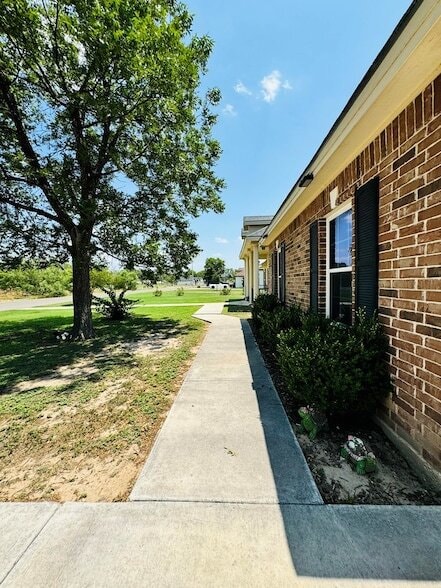 Building Photo - 243 Eagle View Road