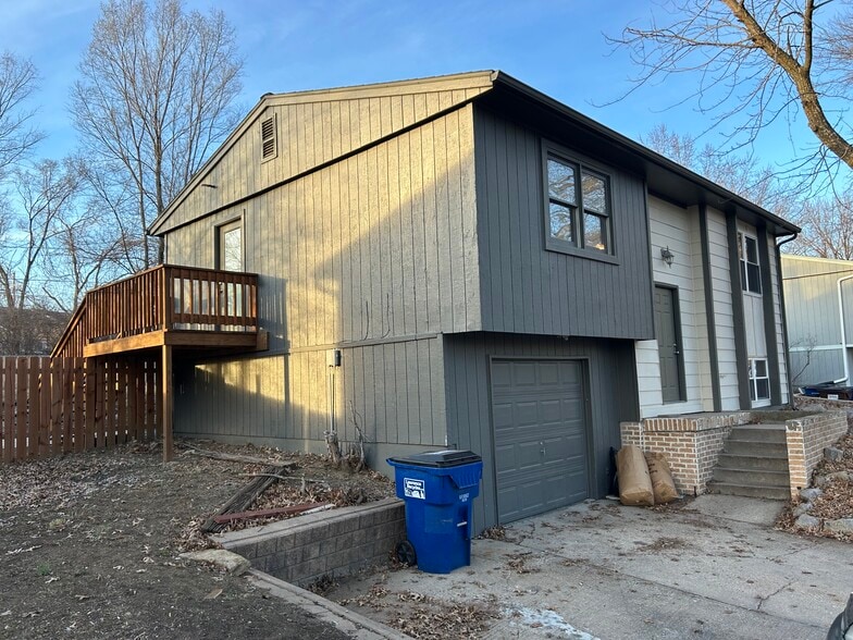 Building Photo - 2725 Ponderosa Dr