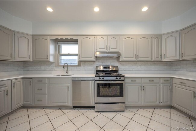 Building Photo - 120 S Broadway