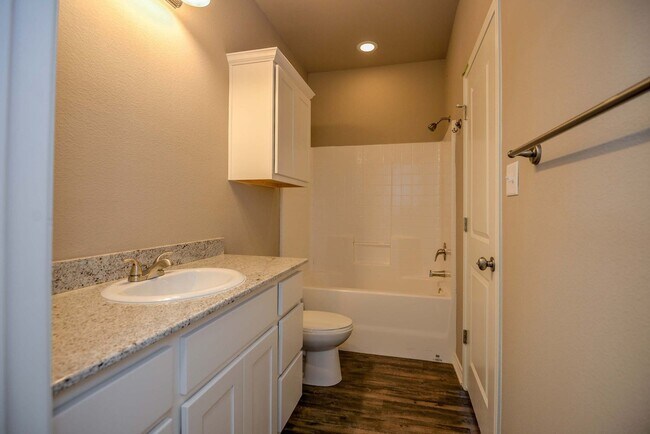Building Photo - Available August 2026! Beautiful 3 Bed/3.5...