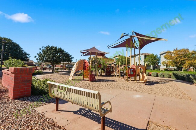 Building Photo - Charming 3-bed/3bath Gilbert Corner Lot Ho...
