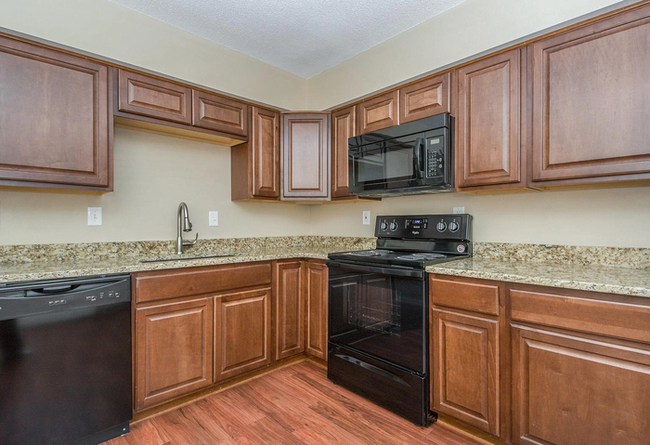 Building Photo - Spacious 3 Bedroom Garden Level Duplex