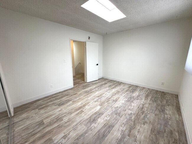 Building Photo - 12117 Pacific Ave