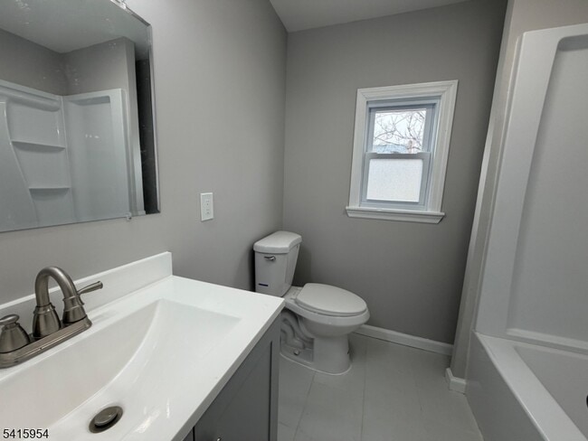 Building Photo - 37 Quaid St