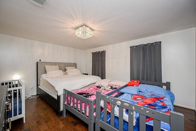 Building Photo - 5506 Pebble Springs Dr