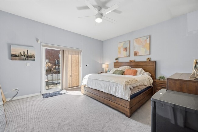 Building Photo - 323 W Schiller St