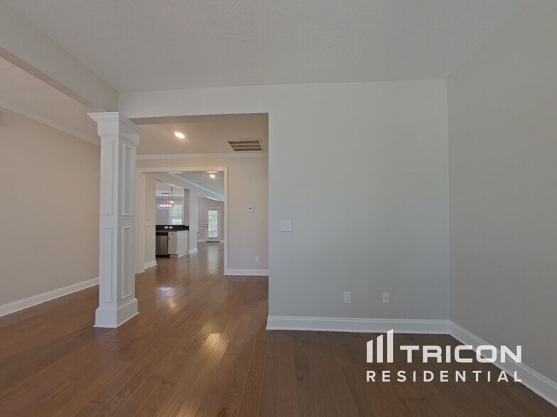 Building Photo - 551 Bunchgrass St