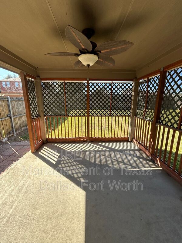Building Photo - 7628 Hollow Forest Dr