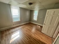 Building Photo - 2421 S 5th Pl