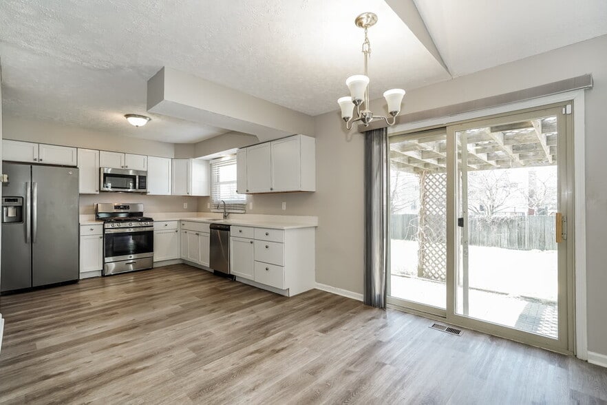 Building Photo - 1127 Crestview St