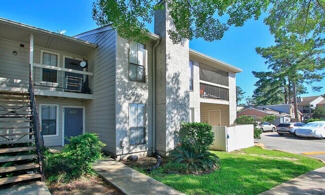 Building Photo - 17401 Red Oak Dr