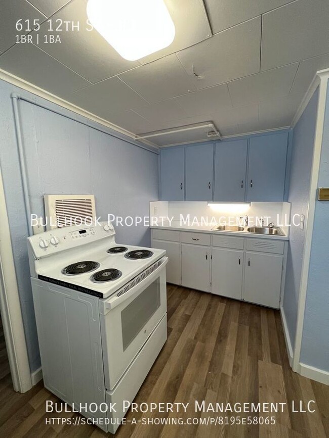 Building Photo - UPDATED 1 bedroom apartment - Custom Tile ...