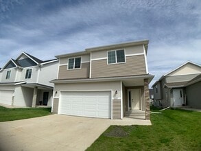 Building Photo - 3 Bed 3 Bath Single Family Home