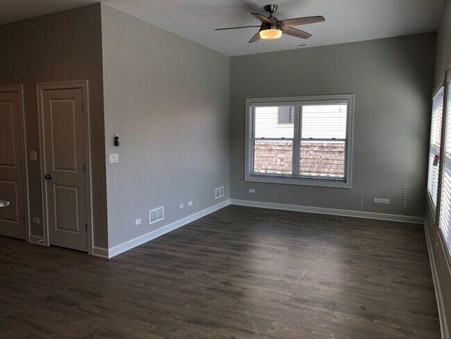 Building Photo - 355 Burkhardt Ct
