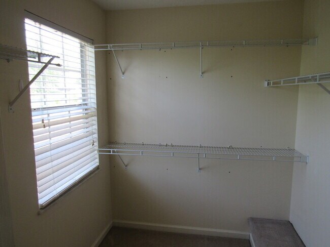 Building Photo - 3-Bedroom Cedar Bluff home available November 2024