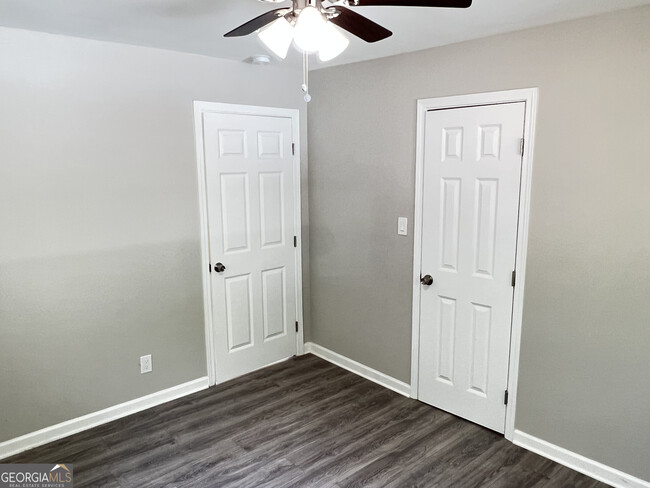 Building Photo - 1255 Pine Ave